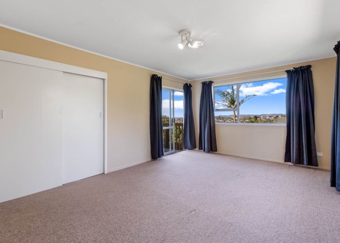 at 2/47 Royal Road, Massey, Auckland