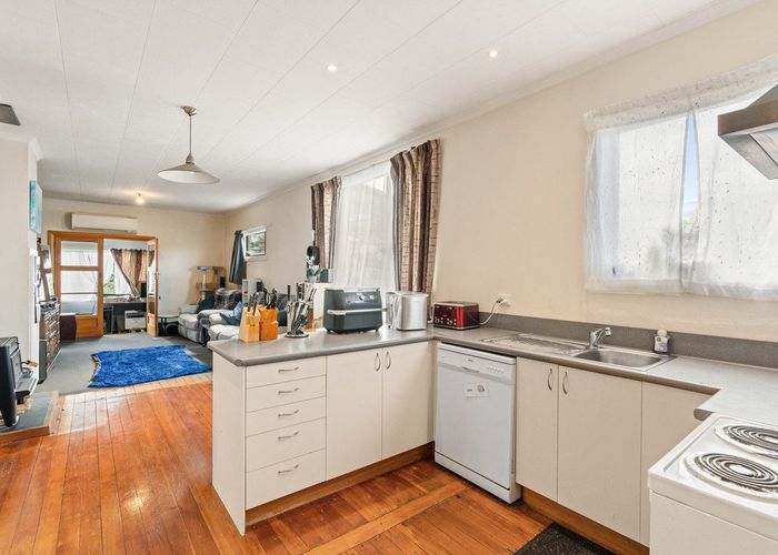  at 7 Athol Place, Ravensbourne, Dunedin, Otago