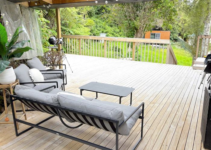  at 8 Limmer Place, Browns Bay, North Shore City, Auckland