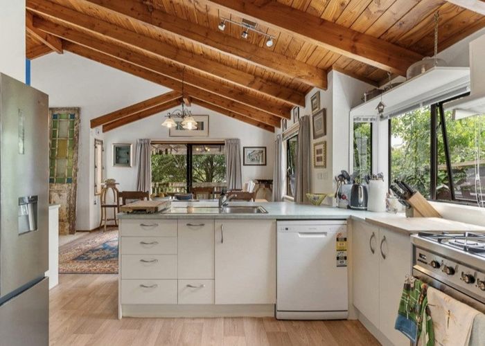  at 4 Dianthus Place, Browns Bay, Auckland