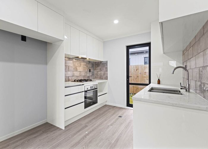  at 8E Kent Road, Manurewa, Auckland