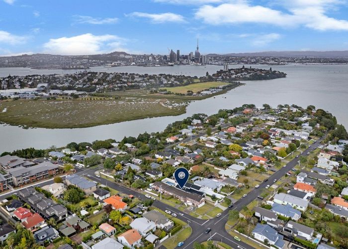  at 2/39 Aramoana Avenue, Devonport, Auckland