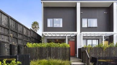  at 9 Tuhono Lane, Northcote, Auckland