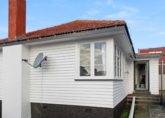  at 2/509 Richardson Road, Mount Roskill, Auckland