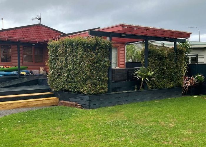  at 122 Mana Esplanade, Paremata, Porirua, Wellington