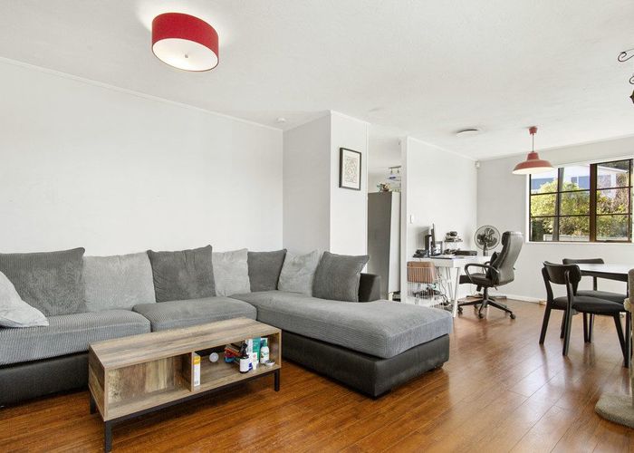  at 32 Pekanga Road, Normandale, Lower Hutt, Wellington