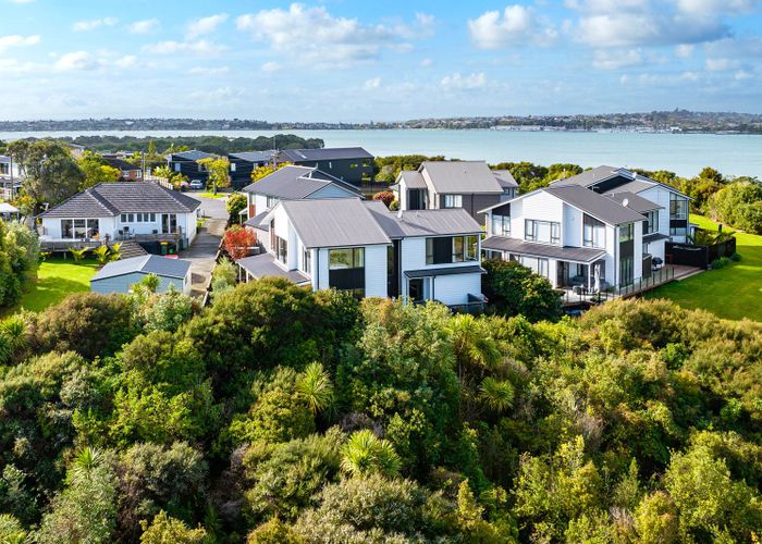  at 19B Fernwood Place, Wai o Taiki Bay, Auckland