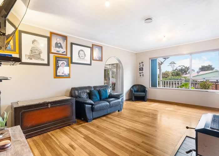  at 27 Brunner Road, Glen Eden, Auckland