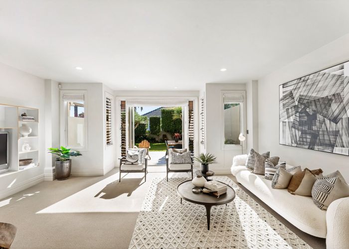  at 2/114 St Johns Road, Meadowbank, Auckland