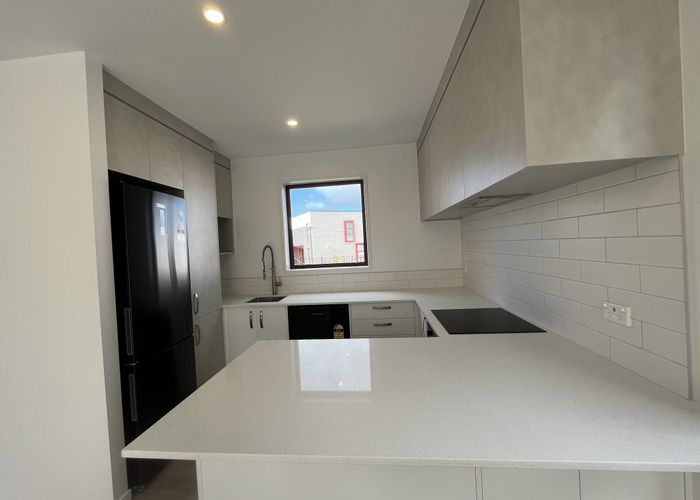 at 10 Maea Lane, Mount Roskill, Auckland