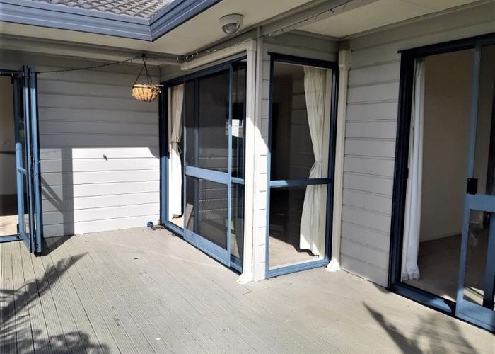  at 19  Mandeville Place, Unsworth Heights, North Shore City, Auckland