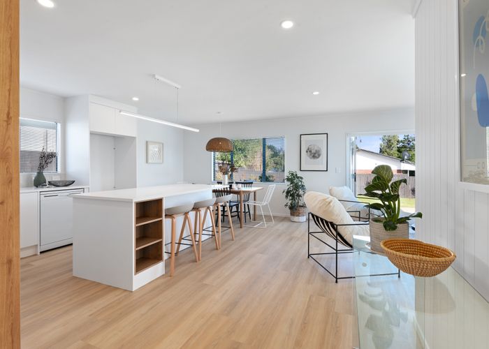  at 122A Lynwood Road, New Lynn, Auckland