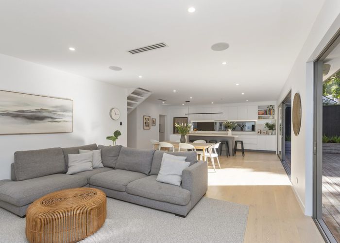  at 43A Hillcrest Avenue, Hillcrest, Auckland