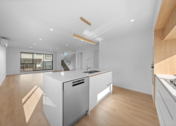  at 2/46 Cockayne Crescent, Sunnynook, North Shore City, Auckland