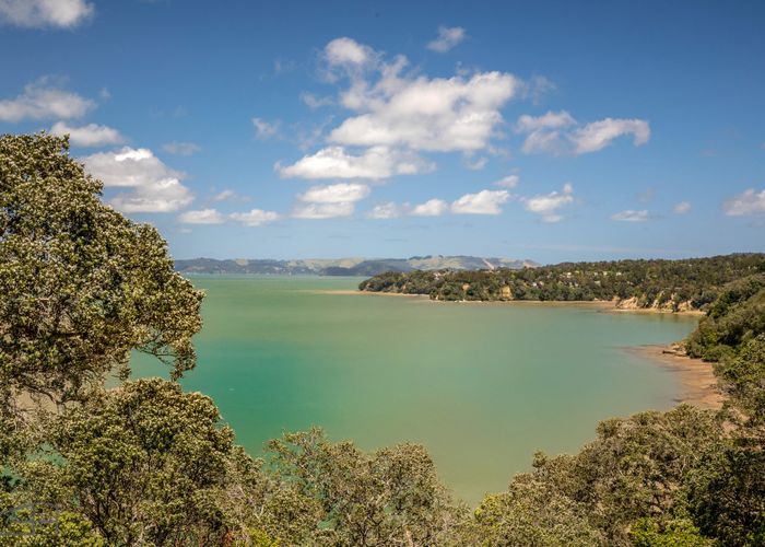  at 38 Cliff View Drive, Green Bay, Waitakere City, Auckland