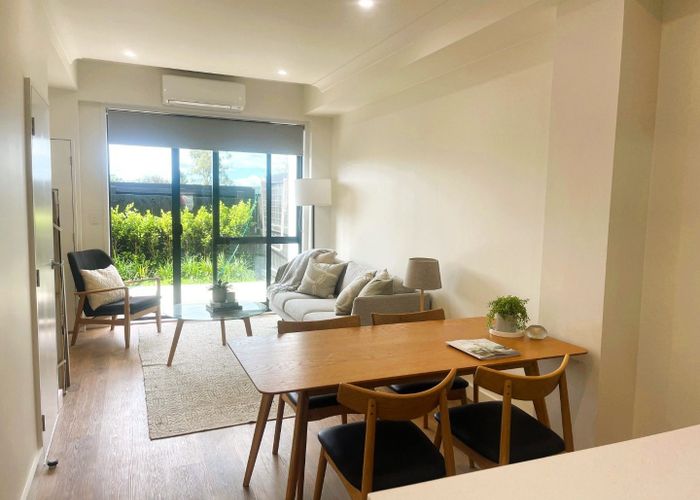  at 33 Parkwood Avenue, Westgate, Waitakere City, Auckland