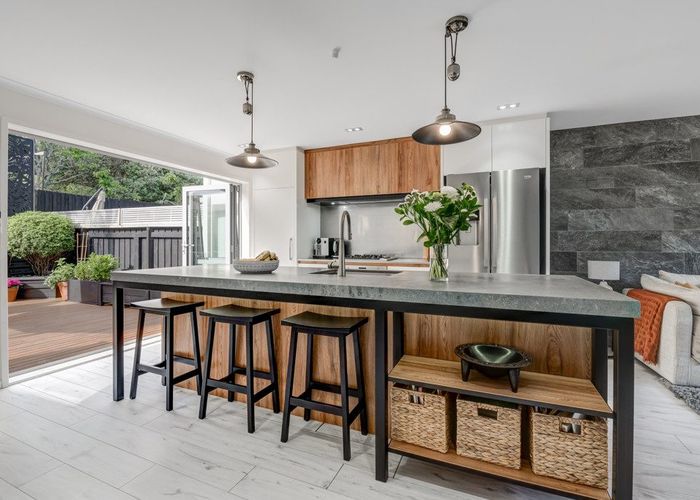  at 4/13 Kaihu Street, Northcote, North Shore City, Auckland