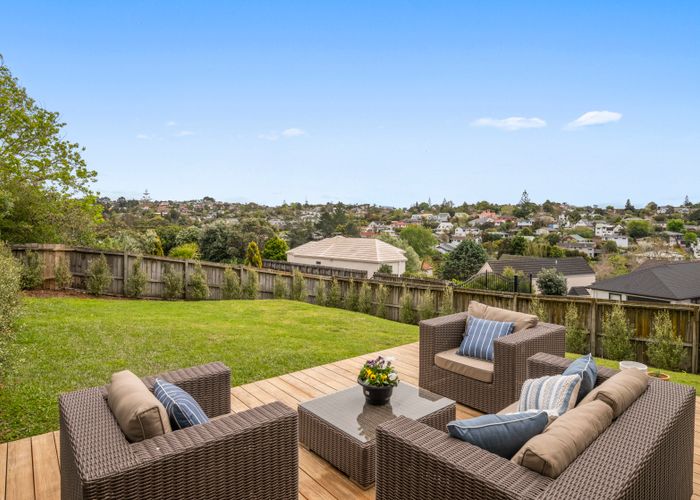  at 2/6 Finchley Road, Torbay, Auckland