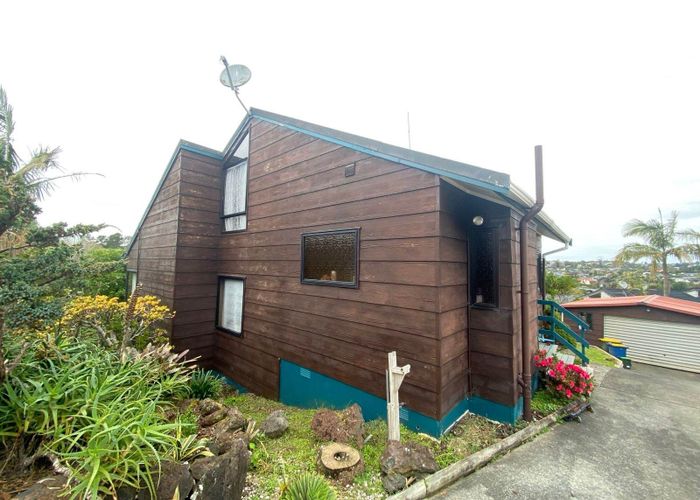  at 8 Branston Avenue, Browns Bay, North Shore City, Auckland