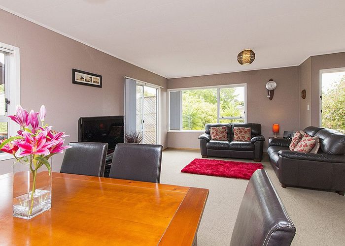  at 1 Eagleson Street, Northcross, North Shore City, Auckland