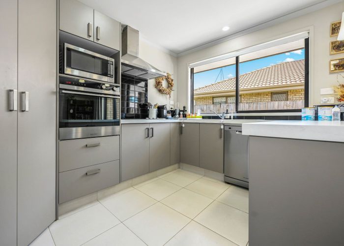  at 54 Edgeview Crescent, Fitzroy, Hamilton