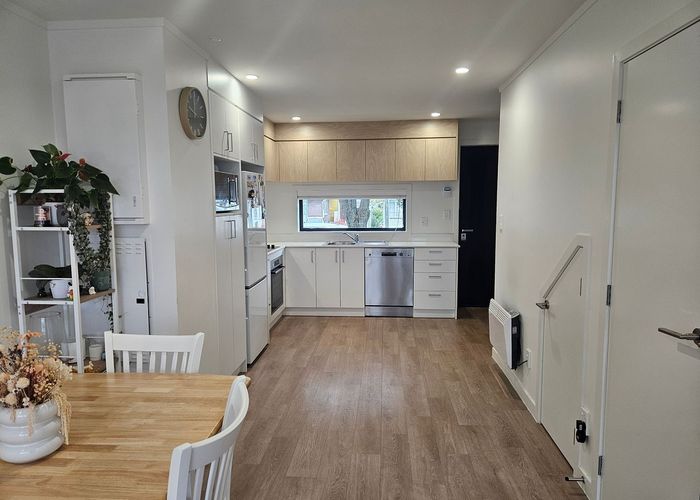  at 2/3 Rimu Road, Mangere Bridge, Auckland