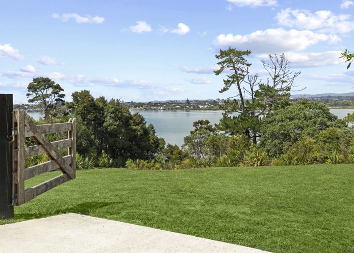  at 15A Chatham Avenue, Paremoremo, North Shore City, Auckland