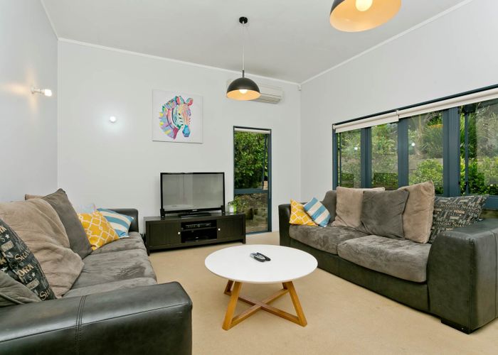  at 2/32 Sovereign Place, Glenfield, Auckland