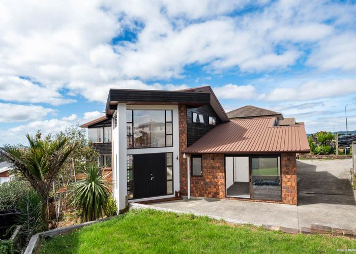  at 4 Gordon Stanley Drive, Massey, Waitakere City, Auckland