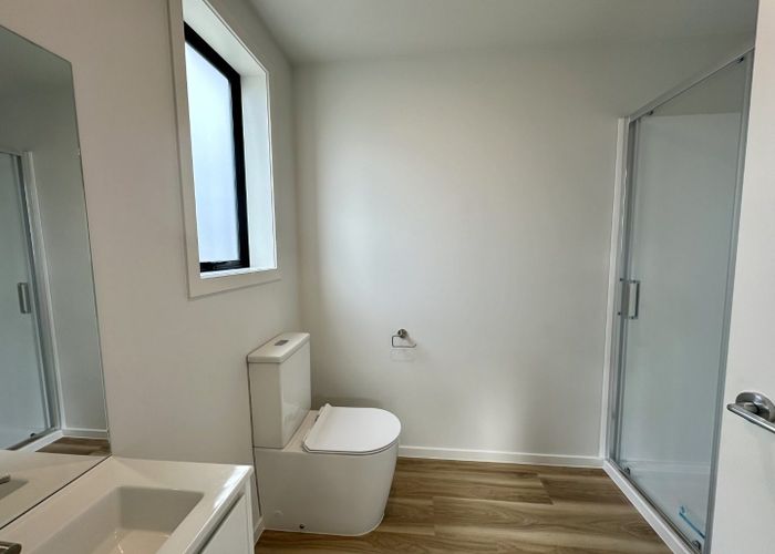  at 4B / 13 The Strand, Wainuiomata, Lower Hutt, Wellington