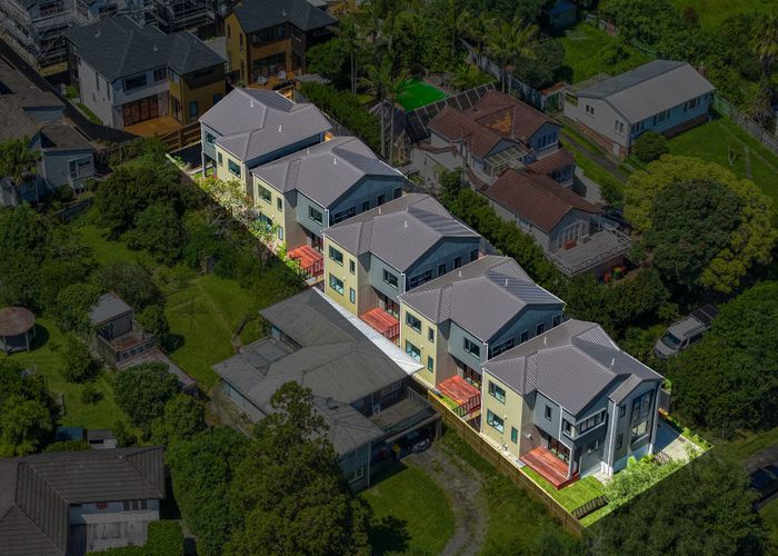  at 584 Beach Road, Rothesay Bay, North Shore City, Auckland