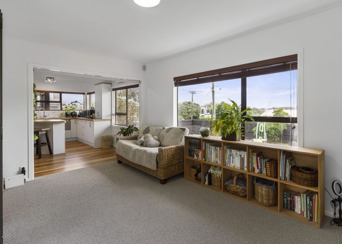  at 25 Putini Road, Mangere Bridge, Auckland