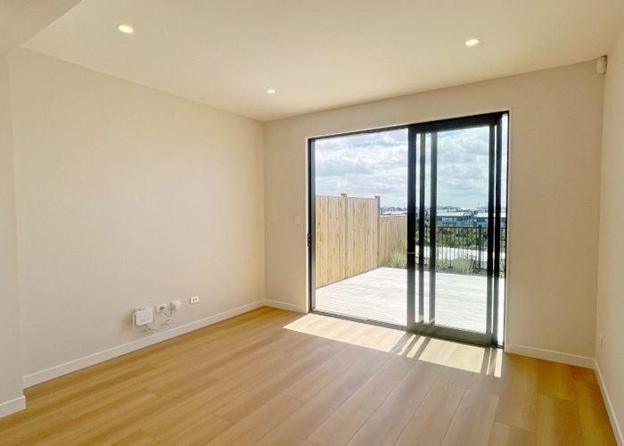  at 18 Puihi  Crescent, Westgate, Waitakere City, Auckland