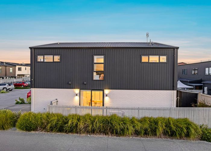  at 16 Magnetite Lane, Flat Bush, Manukau City, Auckland