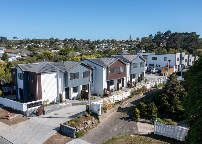  at 2/106 Triangle Road, Massey, Waitakere City, Auckland
