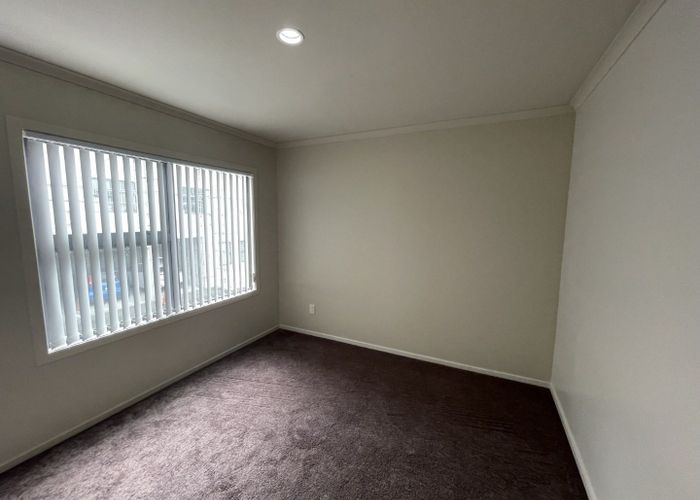  at 2Y/1 Wadier Place, Henderson, Waitakere City, Auckland