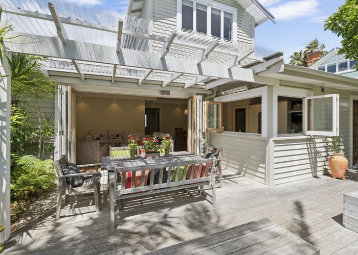  at 142 Queen Street, Northcote Point, North Shore City, Auckland