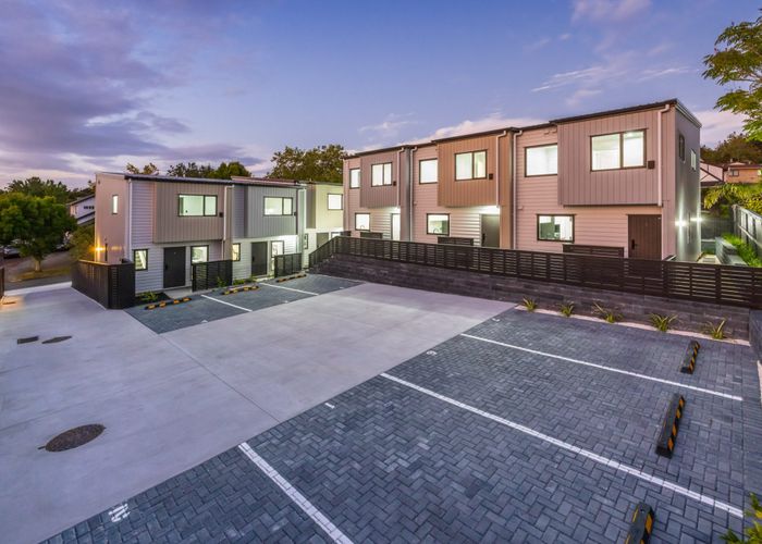  at 3 / 1 Photinia Place, Botany Downs, Manukau City, Auckland