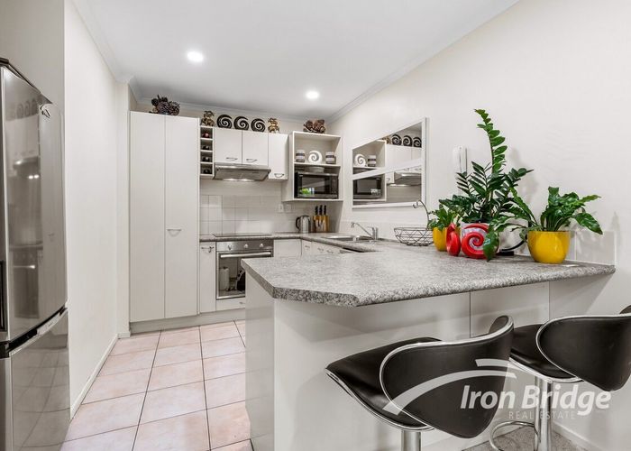  at 5/86 Fernhill Way, Oteha, Auckland