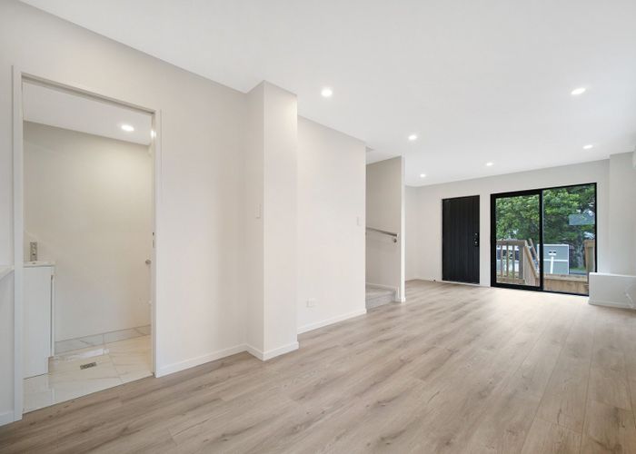  at 2/11 Stottholm Road, Titirangi, Auckland