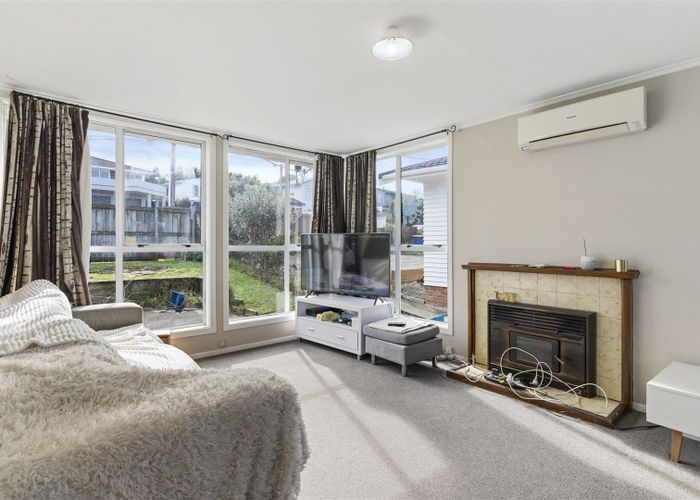  at 1/22 Edgeworth Road, Glenfield, Auckland