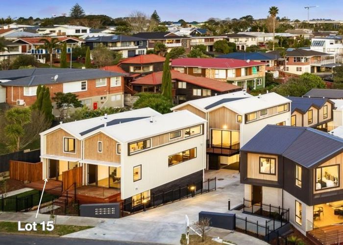  at 15/98-100 Walker Road, Point Chevalier, Auckland City, Auckland