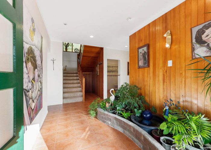  at 118 Candia Road, Henderson Valley, Auckland