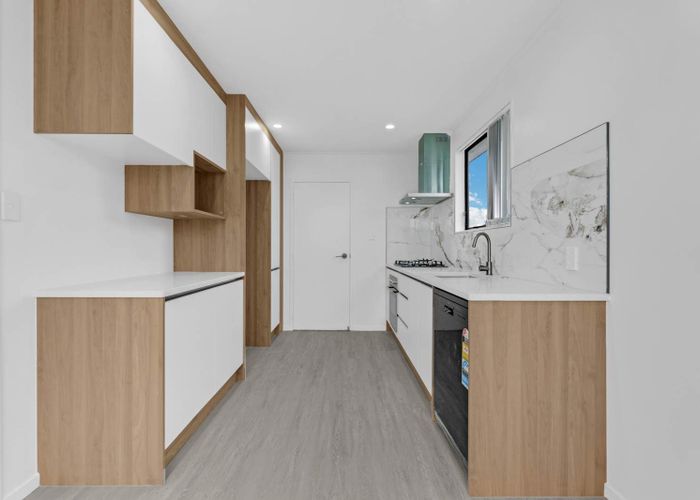  at 2/22 Trimdon Street, Randwick Park, Manukau City, Auckland