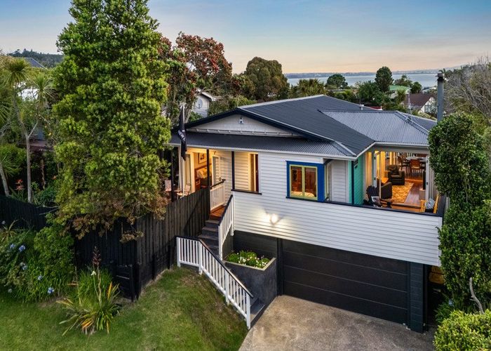  at 124 Island Bay Road, Beach Haven, North Shore City, Auckland