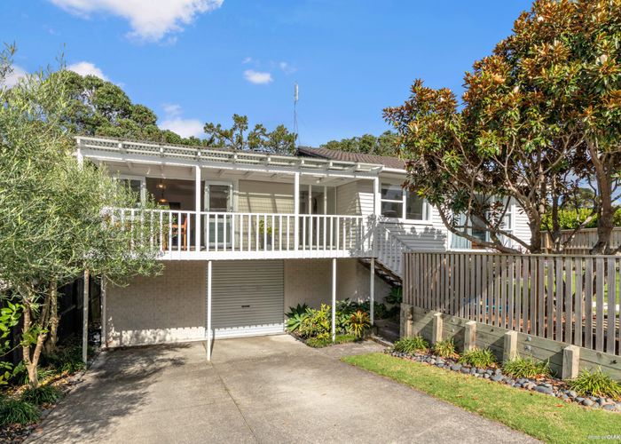  at 122 Tiroroa Avenue, Te Atatu South, Auckland