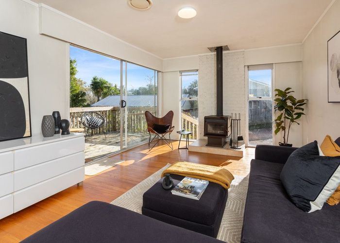  at 40 Vina Place, Massey, Waitakere City, Auckland