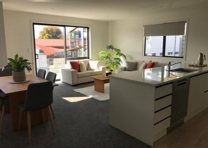  at 1/17 Cook Street, Hamilton East, Hamilton