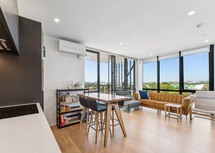  at 303/10 Auburn Street, Takapuna, North Shore City, Auckland