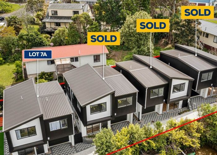 at 7A Thalia Place, Totara Vale, Auckland